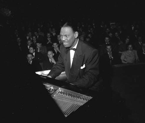Oktober 1949 Louis Armstrong uppträder pa Konserthuset. Pianisten är Earl Hines. *** Local Caption *** GP KAMERAREPORTAGE x2524x *** October 1949 Louis Armstrong performs at the Concert Hall The pianist is Earl Hines Local Caption GP CAMERA REPORT x2524x  Copyright: xKamerareportage TTx