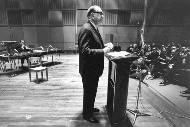 STOCKHOLM 1966-01-08. The adult education course in political science has a choir evening and graduation party in Radiohuset in Stockholm in the presence of Prime Minister Tage Erlander, among others. Erlander also participated in a quiz competition in political science between a team from the government and a team from the Riksdag. Stockholm Sweden x5600x *** STOCKHOLM 1966 01 08 The adult education course in political science has a choir evening and graduation party in Radiohuset in Stockholm in the presence of Prime Minister Tage Erlander, among others Erlander also participated in a quiz competition in political science between a team from the government and a team from the Riksdag Stockholm Sweden x5600x  Copyright: xBo-AjexMellin SVTx RADIO UNIVERSITY S CHOIR EVENING