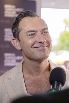 October 13, 2024, San Rafael, Ca, USA: Jude Law attends a special tribute and to receive the Mill Valley Film Festival Award at the 47th Mill Valley Film Festival at the Smith Rafael Film Center on October 13, 2024 in San Rafael, California. San Rafael USA - ZUMAs181 20241013_zea_s181_008 Copyright: xPicturexHappyxPhotosx