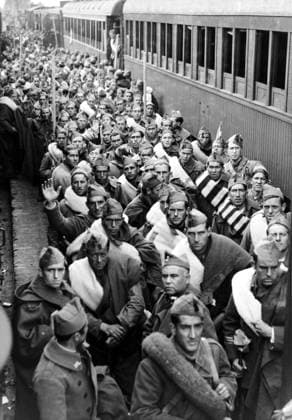 Orig. caption... DES RENFORTS POUR L ATTAQUE DE MADRID. N.P.M. : A la gare de Talavera de la Reina, des trains en grand nombre transportans des renforts pur les assiegeants de Madrid, partent en direction du front. Note Spanish Civil War - armed conflict between right-wing and left-wing forces in Spain 1936-39. The war began with a revolt against the incumbent Popular Front government. The right-wing forces (rebels), the Falange, with its leader General Franco, were supported by Italy and Germany. The government was supported by the left and volunteers from abroad in the International Brigade. sites: SPAIN sp_sw x5600x *** Orig caption REINFORCEMENTS FOR THE ATTACK ON MADRID N P M At the Talavera de la Reina station, large numbers of tra  Copyright: xXxXxXx TOWARDS THE FRONT