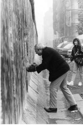 SEKLET-POLITIK-80 Berlinmurens fall i november 1989. Muren som skiljer Östberlin fran Västberlin uppfördes 1961. BERLIN TYSKLAND x53x *** SECRET POLITICS 80 The fall of the Berlin Wall in November 1989 The wall separating East Berlin from West Berlin was built in 1961 BERLIN GERMANY x53x  Copyright: xSven-ErikxSjöbergx BERLINMURENS FALL
