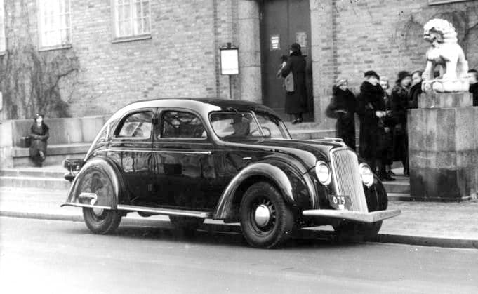 Göteborg 1935-1936 En Volvo PV36 utanför Röhsska musÃ et x2524x *** Gothenburg 1935 1936 A Volvo PV36 outside Röhsska museum x2524x  Copyright: xKamerareportage TTx