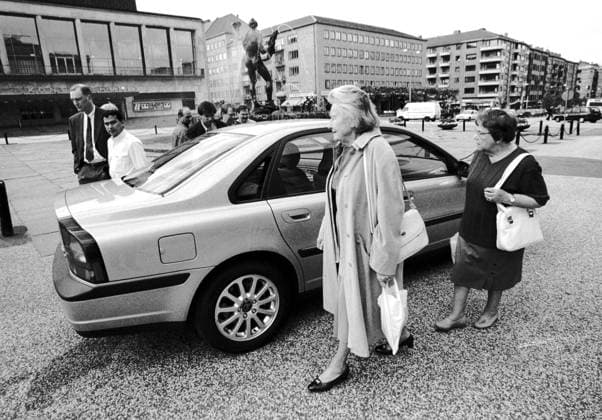 Den nya Volvon S80 rönte stor uppmärksamhet pa Götaplatsen där DN:s testbil parkerades. SVERIGE x61x *** The new Volvo S80 attracted a lot of attention at Götaplatsen where DNs test car was parked SWEDEN x61x  Copyright: xTommyxSvenssonx