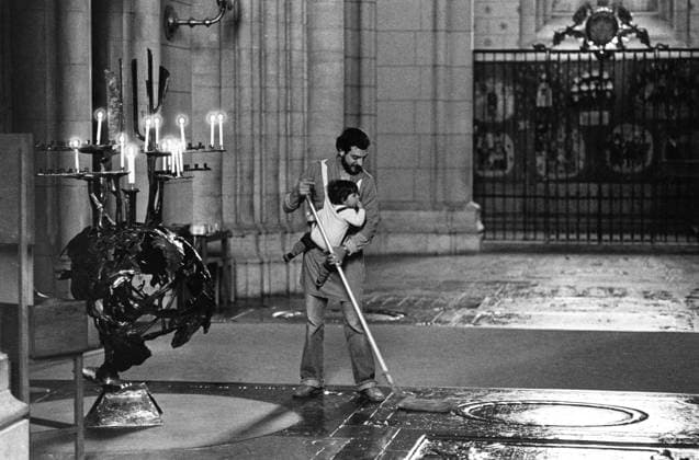 ARCHIVE 1983 Picture from the book Platat p258 Muslim cleaner in Uppsala Cathedral The picture won the Daily Life Class in World Press Photo UPPSALA SWEDEN x23x  Copyright: xFolkexHellbergx