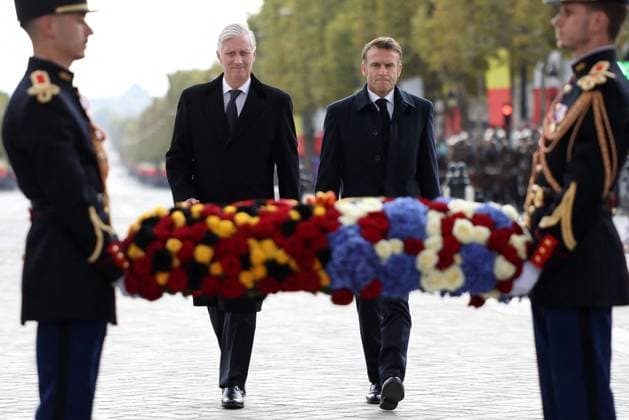 News Themen der Woche KW42 News Bilder des Tages Belgian Royal Couple Attend A Ceremony At The Arc De Triomphe - Paris King Philippe of Belgium, French President Emmanuel Macron attending a ceremony at the Tomb of the Unknown Soldier during a ceremony at the Arc de Triomphe in Paris on October 14, 2024. Philippe, King of the Belgians, and his wife Queen Mathilde are in France on a state visit at the invitation of President Emmanuel Macron, to celebrate Franco-Belgian cultural ties and the shared views on European issues. Photo by Stephane Lemouton Pool ABACAPRESS.COM Paris France  Copyright: xLemoutonxStephane Pool ABACAx