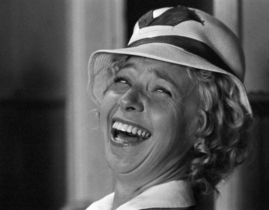 Hamburg 19740805 - Anita Lindblom vid inspelningen av filmen Rännstensungar Fotograf: Torbjörn Andersson XP SCANPIX Kod 4 ** AFTONBLADET OUT ** HAMBURG TYSKLAND x4x *** Hamburg 19740805 Anita Lindblom on the set of the film Rännstensungar Photographer Torbjörn Andersson XP SCANPIX Code 4 AFTONBLADET OUT HAMBURG GERMANY x4x  Copyright: xTORBJÖRNxANDERSSONx xXPx xTTx RÄNNSTENSUNGAR