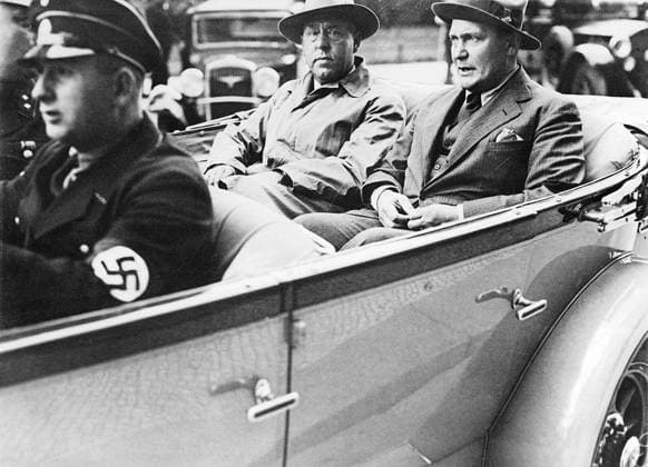 Orig. caption... NACH DER REICHSTAGSAUFLÖSUNG. Reichstagspräsident Göring (rechts) und der nationalsozialistische Führer, Reichstagsabgeordneter Gregor Starasser, verlassen nach der Reichstagsauflösung den Reichstag im Auto. Note CD119 Convertibles persons: Gregor Strasser ;Hermann Göring sites: GERMANY ;BERLIN sp_sw x5600x *** Orig caption AFTER THE REICHSTAG RESOLUTION Reichstag President Goering, right, and the National Socialist leader, Reichstag deputy Gregor Starasser, leave the Reichstag in a car after the dissolution of the Reichstag Note CD119 Convertibles persons Gregor Strasser Hermann Goering sites GERMANY BERLIN sp sw x5600x  Copyright: xXxXxXx GÖRING, HERMANN