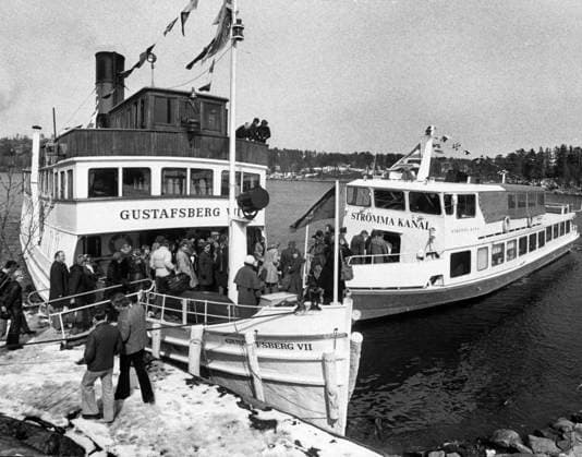 Stockholm 1976-04-29 Skärgardstrafiken. Gustafsberg VII och Strömma kanal vid en brygga i Stockholms skärgard Stockholm Sverige x7x *** Stockholm 1976 04 29 Archipelago traffic Gustafsberg VII and Strömma canal at a pier in the Stockholm archipelago Stockholm Sweden x7x  Copyright: xÖrjanxBjörkdahl DN TTx SKÄRGARDSTRAFIK STOCKHOLM