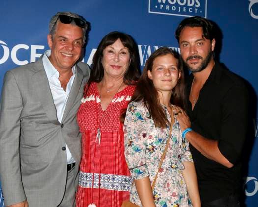 USA - Oceana And The Walden Woods Project Present: Rock Under The Stars With Don Henley And Friends - Los Angeles LOS ANGELES - July 17: Danny Huston, Anjelica Huston, Stella Huston, Jack Huston at the Oceana And The Walden Woods Project Present: Rock Under The Stars With Don Henley And Friends at the Private Residence on July 17, 2017 in Los Angeles, CA Los Angeles CA USA EDITORIAL USE ONLY Copyright: xx HPAx khphotos678974