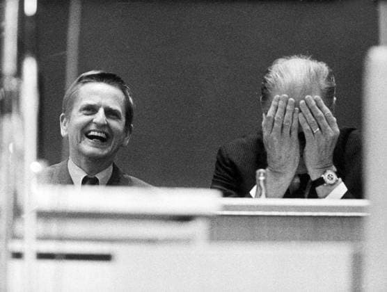 SEKLET-POLITIK-60 Statsminster Tage Erlander och ecklesiastikminister Olof Palme skrattar vid en presskonferens i Stockholm. Nagra dagar senare avgar Erlander och Olof Palme övertar statsministerposten. Foto Olle Seijbold DN TT **SVD OUT** STOCKHOLM SVERIGE x51x *** SECRET POLITICS 60 Prime Minister Tage Erlander and Minister of Ecclesiastical Affairs Olof Palme laugh at a press conference in Stockholm A few days later Erlander resigns and Olof Palme takes over as Prime Minister Photo Olle Seijbold DN TT SVD OUT STOCKHOLM SWEDEN x51x  Copyright: xOllexSeijboldx xDNx xTTx PALME-ERLANDER