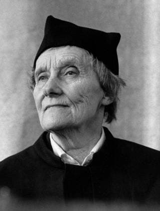 Barnboksförfattarinna Astrid Lindgren är välkänd och älskad av barn över hela världen. Hennes populära figur Pippi Langstrump har översats till omkring 70 sprak. Nyligen hade den första tecknade filmen om Pippi premiär i Stockholm. I november 1997 fyller Astrid Lindgren 90 ar. Här ses hon i samband med att hon utses till hedersdoktor i Warzawa. WARSZAWA POLEN x50x *** Childrens author Astrid Lindgren is well known and loved by children all over the world Her popular character Pippi Longstocking has been translated into about 70 languages Recently, the first animated film about Pippi premiered in Stockholm In November 1997, Astrid Lindgren turns 90 years old Here she is seen in connection with her appointment as honorary d  Copyright: xGöranxÄrnbäckx ASTRID LINDGREN