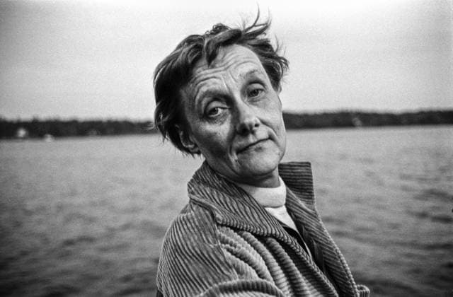 FURUSUND 1965-08-10 *For Your FIles* Astrid Lindgren with her grandson Karl-Johan near her summer house in Furusund in the archipelago of Stockholm, Sweden, 1965 Photo Ulf Strahleus SVT code 5600 FURUSUND ttexport x5600x *** FURUSUND 1965 08 10 For Your FIles Astrid Lindgren with her grandson Karl Johan near her summer house in Furusund in the archipelago of Stockholm, Sweden, 1965 Photo Ulf Strahleus SVT code 5600 FURUSUND ttexport x5600x  Copyright: xULFxSTRAHLExUSx Astrid Lindgren