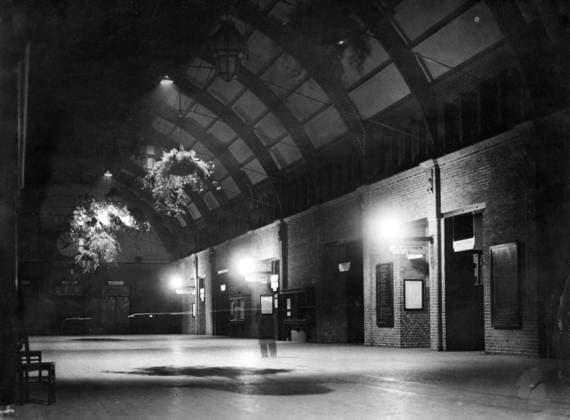Krig Andra världskriget Sverige Skane Malmö 1939. Malmö C Centralstationen under mörkläggning. Malmö Sverige 1930-tal, andra välrdskriget x2503x *** War World War II Sweden Skane Malmö 1939 Malmö C Central Station during blackout Malmö Sweden 1930s, World War II x2503x  Copyright: xSydsvenskanx xIBLx