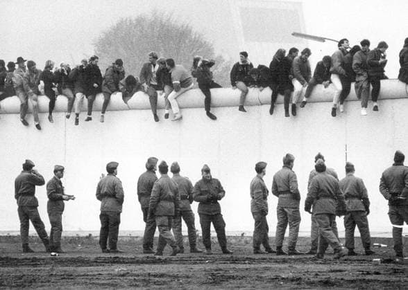 Rivningen av Berlinmuren, november 1989 (c) Roger Brinck Sydsvenskan IBL Bildbyrp Berlin Tyskland 1980-tal sp_sw x2503x *** The demolition of the Berlin Wall, November 1989 c Roger Brinck Sydsvenskan IBL Bildbyrp Berlin Germany 1980s sp sw x2503x  Copyright: xRogerxBrinckx xSydsvenskanx xIBLxBildbyrax
