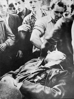 Orig. caption... FIRST PICTURES FROM EAST GERMANY OF 17TH JUNE RIOTS The first pictures taken in east-Germany of the riots of the 17th June have just been smuggled out to the west. Photo shows The first demonstrator killed in Leipzig, by machine-gun fire, is carried away by horrified Germans on an improvised stretcher made from coats. Note Corpse Violence Police violence Riots Riots Political opposition sites: EAST GERMANY ;LEIPZIG sp_sw x5600x *** Orig caption FIRST PICTURES FROM EAST GERMANY OF 17TH JUNE RIOTS The first pictures taken in east Germany of the riots of the 17th June have just been smuggled out to the west Photo shows The first demonstrator killed in Leipzig, by machine gun fire, is carried away by horrified Germans on an i  Copyright: xXxXxXx UNREST IN EAST GERMANY