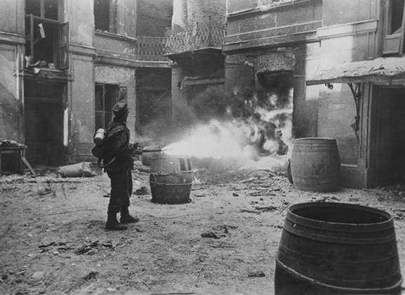 Orig. caption... AUFSTAND IN WARSCHAU Jedes Wiederstandsnest der Aufständichen muss einzel ausgeräuchert werden. Die Strahlen eines deutschen Flammenwerfers vernichten hier jeden Wiederstand, der aus einem schwer zugülleichen Kellerzugang immer wieder aufflackerte. Note Uprising Flamethrowers Eastern Front Backyards Barrels CD393 sites: GERMANY*;POLAND;WARZAWA sp_sw x5600x *** Orig caption AUFSTAND IN WARSCHAU Every resistance nest of the insurgents must be individually fumigated The beams of a German flame thrower destroy here every resistance, which flared up again and again from a cellar entrance which is difficult to access Note Uprising Flamethrowers Eastern Front Backyards Barrels CD393 sites GERMANY POLAND WARZAWA sp sw x5600x  Copyright: xx THE WARSAW Uprising IS CUT DOWN