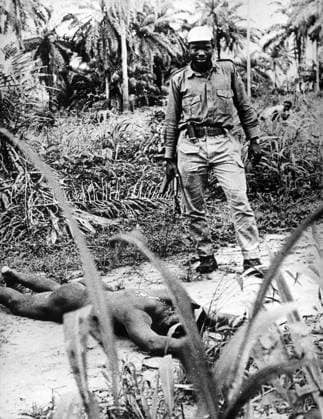 Biafrakriget 1968. Biafrasoldat soldat vid död naken soldat. (c) Sydsvenskan IBL Bildbyra Biafra Nigeria krig Biafrakriget sp_sw x2503x *** Biafra war 1968 Biafran soldier soldier at death naked soldier c Sydsvenskan IBL Bildbyra Biafra Nigeria war Biafra war sp sw x2503x  Copyright: x xSydsvenskanx xIBLxBildbyrax