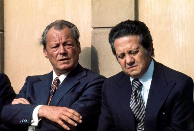 ARCHIVE STOCKHOLM 19750802. Socialist meeting in The Hague. Mario Soares (retd), Portuguese politician, Prime Minister 1976-1978, 1982-1985, President 1986-1996. TV. Willy Brandt, West Germany s foreign minister 1966-1969 and chancellor 1969-1974. Stockholm Sweden sp_sw x5600x *** ARCHIVE STOCKHOLM 19750802 Socialist meeting in The Hague Mario Soares retd , Portuguese politician, Prime Minister 1976 1978, 1982 1985, President 1986 1996 TV Willy Brandt, West Germany s foreign minister 1966 1969 and chancellor 1969 1974 Stockholm Sweden sp sw x5600x  Copyright: xSVTxBildx SOCIALIST MEETING