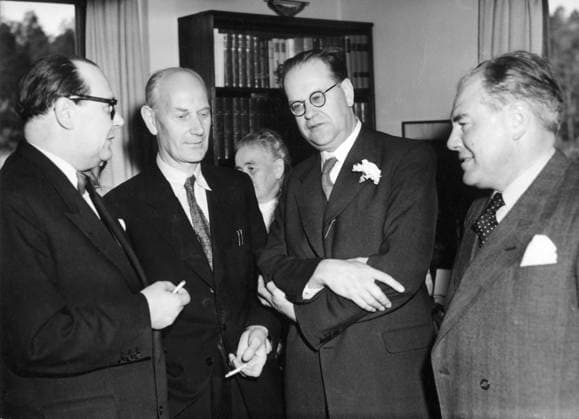 Original caption... PRIME MINISTER ERLANDER 50 YEARS. On Wednesday morning, Prime Minister Erlander was courted by the three other Nordic prime ministers as well as comrades and other friends. Here, the four prime ministers are seen at Erlander s home in the morning. Note Birthdays Congratulations From left: Karl-August Fagerholm, Einar Gerhardsen, Tage Erlander, Hans Hedtoft persons: Einar Gerhardsen ;Hans Hedtoft ;Karl-August Fagerholm ;Tage Erlander sites: DENMARK* ;FINLAND* ;NORWAY* ;SWEDER sp_sw x5600x *** Original caption PRIME MINISTER ERLANDER 50 YEARS On Wednesday morning, Prime Minister Erlander was courted by the three other Nordic prime ministers as well as comrades and other friends Here, the four prime ministers are seen at  Copyright: xTORExEKHOLMxTOEKx ERLANDER 50 YEARS