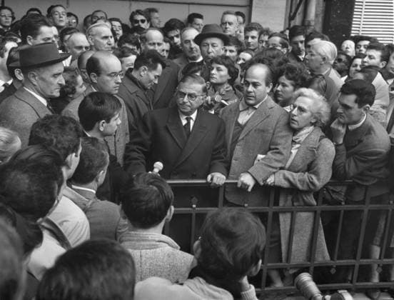 Orig. caption... PLACE MAUBERT, MANIFESTATION SILENCIEUSE DE PROTESTATION CONTRE LES MESURES FRAPPANT LES ALGERIENS. Dans le cadre des manifestations organized aujord hui Ã l occasion du 7eme anniversaire du dÃ but de la guerre d algÃ rie, a silent manifestation of protest s est dÃ roulÃ e Ã midi place Maubert. Jean-Paul Sarte qui participat Ã cette manifestation a pronounce quemques mots avant que, la crowde de manifestants ne soit invitÃ te par le service d ordre Ã se disperser. Une vue de la manifestation: on reconnait (au center) Jean-Paul Sartre. Note J P Sartre, 1908-1986, author Nobel Prize in Literature 1964 The Algerian Revolt - struggle 1954-1962 for liberation from France Interviews Congestion CD498 persons: JEAN-PAUL SARTRE  Copyright: xx JEAN-PAUL SARTRE DEMONSTRATES