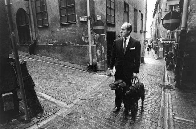 STOCKHOLM 1967-08. Lars Ulvenstam, cultural journalist, with his dog in Gamla stan. Stockholm Sweden x5600x *** STOCKHOLM 1967 08 Lars Ulvenstam, cultural journalist, with his dog in Gamla stan Stockholm Sweden x5600x  Copyright: xBo-AjexMellin SVTx LAR S WOLF STEM