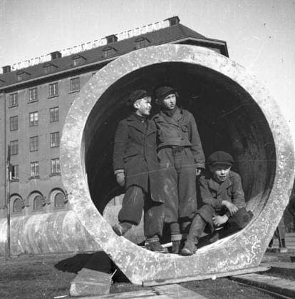 April 1940 Göteborg Göteborg skyddar sig mot eventuell tysk invasion - Järntorget *** Local Caption *** Lada Krep 2013-09 - Blad Thure Christiansson 3 THURE CHRISTIANSSON x2524x *** April 1940 Gothenburg Gothenburg protects itself against possible German invasion Järntorget Local Caption Lada Krep 2013 09 Blad Thure Christiansson 3 THURE CHRISTIANSSON x2524x  Copyright: xKamerareportage TTx