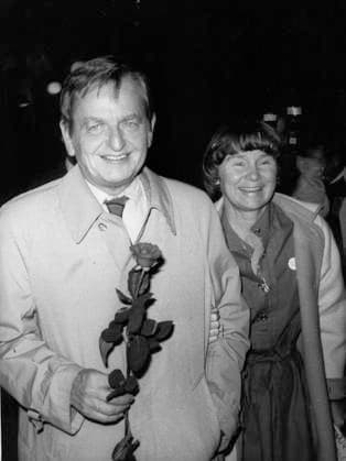 19850915 STOCKHOLM. Prime Minister Olof Palme and his wife Lisbeth after parliamentary elections in 1985. It is 25 years since former Swedish Prime Minister and Party Leader of the Social Democrats Olof Palme was shot to death at the Sveavägen street in central Stockholm, February 28, 1986. STOCKHOLM SWEDEN ttexport x53x *** 19850915 STOCKHOLM Prime Minister Olof Palme and his wife Lisbeth after parliamentary elections in 1985 It is 25 years since former Swedish Prime Minister and Party Leader of the Social Democrats Olof Palme was shot to death at the Sveavägen street in central Stockholm, February 28, 1986 STOCKHOLM SWEDEN ttexport x53x  Copyright: xSVEN-ERIKxSJÖBERGx OLOF PALME