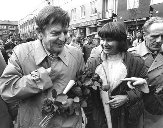 Olof Palme, politiker (S) Sverige statsminister. Första maj 1983. Till höger, Lisbeth Palme, psykolog Sverige. 1983-05-01 (c) REHN KAI Aftonbladet IBL * * * EXPRESSEN OUT * * * AFTONBLADET 5866 Stockholm Sverige politik sp_sw x2512x *** Olof Palme, politician S Sweden Prime Minister May 1, 1983 To the right, Lisbeth Palme, psychologist Sweden 1983 05 01 c REHN KAI Aftonbladet IBL EXPRESSEN OUT AFTONBLADET 5866 Stockholm Sweden politics sp sw x2512x  Copyright: xREHNxKAI Aftonbladet TTx Olof Palme och Lisbeth Palme