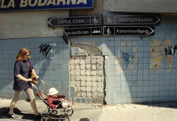 Stockholm 1993-06-08 Slussen är hart sliten. Klenod i förfall. Gropar i marken, sprickor i väggar och manga andra skavanker är uppenbara för den som ska ta sig mellan Gamla stan och Söder. Stockholm Sverige x83x *** Stockholm 1993 06 08 Slussen is hard worn Klenod in decay Pits in the ground, cracks in the walls and many other flaws are obvious to those who have to get between Gamla stan and Söder Stockholm Sweden x83x  Copyright: xLarsxEpstein DN TTx SLUSSEN STOCKHOLM
