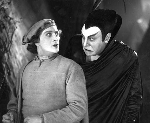 GERMANY 1926 Note Scene from the German film Faust Director F riedrich W ilhelm Murnau The film premiered in 1926, Gösta Ekman in the role of Faust and Jannings in the role of Mephisto Actors Emil Jannings Gösta Ekman sites SWEDEN GERMANY GERMANY sp sw x5600x  Copyright: xXxXxXx FAUST