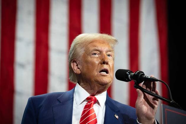 News Themen der Woche KW42 News Bilder des Tages October 15, 2024, Marietta, Georgia, USA: Donald Trump speaks to supporters at Cobb Energy Performing Arts Center north of Atlanta on first day of early voting in this swing state. Marietta USA - ZUMAn03_ 20241015_zaf_n03_013 Copyright: xRobinxRaynex