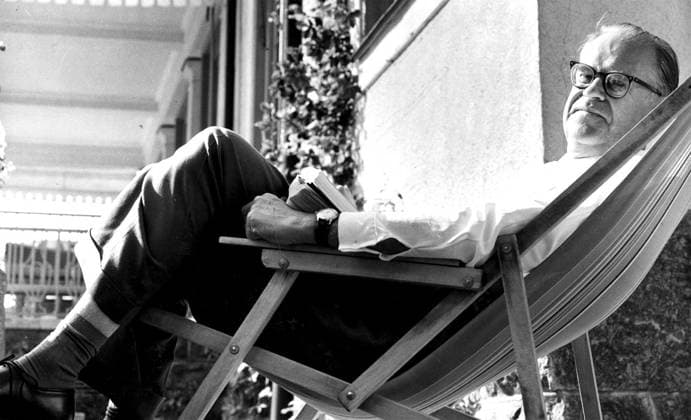 OKÄNT FOTODATUM. Tage Erlander sitter i en solstol, vilar. SVERIGE POL x43x *** UNKNOWN PHOTO DATE Tage Erlander sitting in a deckchair, resting SWEDEN POL x43x  Copyright: xStigxAxNilssonx TAGE ERLANDER