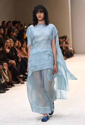 October 15, 2024, Mexico City, Mexico City, Mxico: The models wear designs by the Mexicans JULIA AND RENATA during the first day of Fashion Week Mexico catwalks. Mexico City Mxico - ZUMAn296 20241015_zip_n296_010 Copyright: xJorgexNunezx