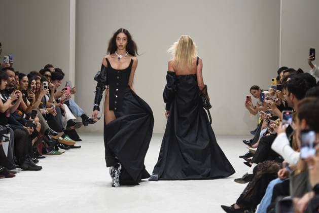 October 15, 2024, Mexico City, Mexico City, Mexico: Models wear designs by the Spanish PETER SPOSITO during the Mexico Fashion Week Mexico City Mexico - ZUMAn296 20241015_zip_n296_028 Copyright: xJorgexNunezx