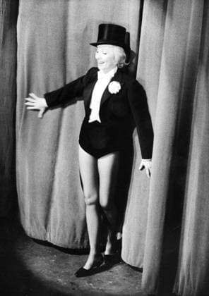 Orig. caption... DEVANT LE RIDEAU, MARLENE CHANTE. Le Tout-Paris a acclamÃ hier soir Ã l Olympia, Marlene Dietrich qui a chantÃ 19 chansons et dansÃ avec des girls, au profit des oeuvres sociales de la presse du music-hall. Sur notre photo, devant le rideau, Marlene en frac, mais dont le pantalon Ã tait rÃ plaited par un collant dÃ voilant de longues et superbes jambes gainÃ es de nylon, Marlene chantait de sa voix grave. Note German-American singer and actor Frackar Ben CD48 persons: Marlene Dietrich sites: FRANCE ;PARIS ;USA* sp_sw x5600x *** Orig caption IN FRONT OF THE Curtain, MARLENE SINGS All of Paris cheered last night at the Olympia, Marlene Dietrich who sang 19 songs and danced with girls, for the benefit of the social w  Copyright: xXxXxXx DIETRICH IN COAT