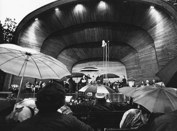 STOCKHOLM 1965. Orig. caption... Best man at Skansen 1965 Note. Umbrellas Solliden Ensembles Stages Recordings persons: EGON KJERRMAN sites: SWEDEN;STOCKHOLM Stockholm Sweden sp_sw x5600x *** STOCKHOLM 1965 Orig caption Best man at Skansen 1965 Note Umbrellas Solliden Ensembles Stages Recordings persons EGON KJERRMAN sites SWEDEN STOCKHOLM Stockholm Sweden sp sw x5600x  Copyright: xBO-AJExMELLINxBAMx RAIN ON THE SKANS