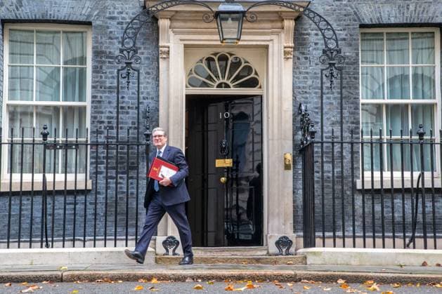 News Themen der Woche KW42 October 16, 2024, London, England, United Kingdom: UK Prime Minister KEIR STARMER is seen leaving 10 Downing Street for Prime MinisterÃ¢â‚¬â ¢s Questions session. London United Kingdom - ZUMAs262 20241016_zip_s262_042 Copyright: xTayfunxSalcix