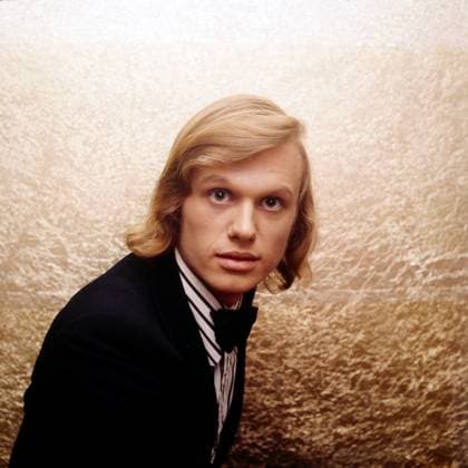Jiri Korn (DDR-Besuch) Der tschechische Schauspieler, Stepptänzer und Sänger Jiri Korn (JiÅ™i Korn) beim Fotoshooting während eines Aufenthaltes in der DDR. Korn war in den 1970er und 80er Jahren regelmäßiger Gast in der Show Ein Kessel Buntes im Ost-Berliner Friedrichstadt-Palast, DDR frühe 1970er Jahre. Deutschland (DDR) Copyright: TassiloxLeher LEH_91020000133 Nur redaktionelle Nutzung Editorial usage only EDITORIAL USE ONLY