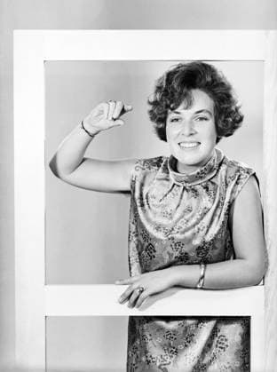 Julia Axen Die (ost-)deutsche Schlager- und Chansonsängerin Julia Axen (Christa Lubbe) bei einem Fotoshooting im Studio, vermutlich in der 1970er Jahren, DDR 70er Jahre. Deutschland (DDR) Copyright: TassiloxLeher LEH_91020000146 Nur redaktionelle Nutzung Editorial usage only EDITORIAL USE ONLY