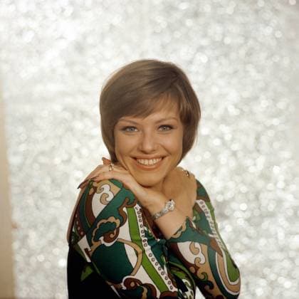 Irina Panarowskaja (DDR-Besuch) Die sowjetische russische Sängerin und Schauspielerin Irina Panarowskaja Ponarovskaya im Porträt beim Fotoshooting im Ost-Berliner Fotostudio von Tassilo Leher. Ponarovskaya gewann das 4. Internationale Schlagerfestival in Dresden, Dresden 75, mit dem Song Nimm den Zug, der Sehnsucht heißt , DDR 1975. Ost-Berlin Deutschland (DDR) Copyright: TassiloxLeher LEH_91020000531 Nur redaktionelle Nutzung Editorial usage only EDITORIAL USE ONLY