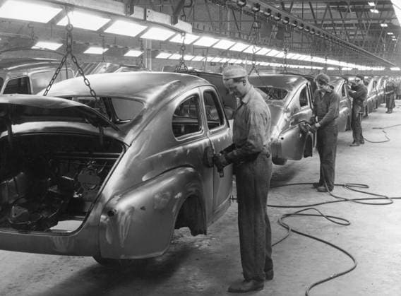 OLOFSTRÖM 1950s. Orig. caption... 690 - 3 VOLVO S RUST PROTECTION SYSTEM The bodies are transported by rail from Olofström. Directly from the railway station, they are driven into the factory. A large department takes care of the important fine-tuning of the plate. The smallest irregularities in the surfaces are straightened and sanded so that you have a completely smooth surface to paint on. Note Conveyor belt CD473 sites: OLOFSTRÖM; SWEDEN Olofström Sweden sp_sw x5600x *** OLOFSTRÖM 1950s Orig caption 690 3 VOLVO S RUST PROTECTION SYSTEM The bodies are transported by rail from Olofström Directly from the railway station, they are driven into the factory A large department takes care of the important fine tuning of the plate The small  Copyright: xx VOLVO S FACTORY IN OLOFSTRÖM