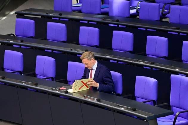 Bilder des Jahres 2024, News 10 Oktober News Themen der Woche KW42 News Bilder des Tages Christian Lindner in der 193. Sitzung des Deutschen Bundestages im Reichstagsgebäude. Berlin, 16.10.2024 *** Christian Lindner at the 193rd session of the German Bundestag in the Reichstag building Berlin, 16 10 2024 Foto:xF.xKernx xFuturexImagex bundestagssitzung193_4004
