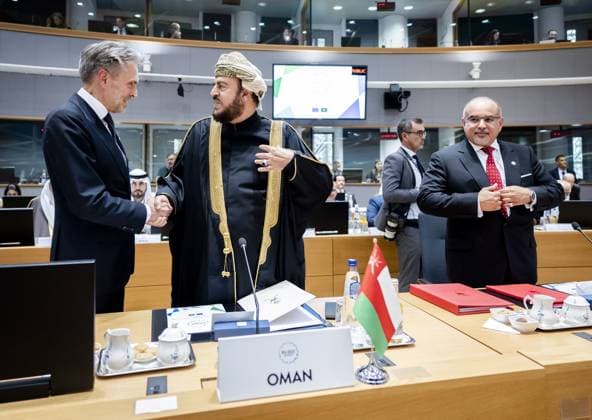 Brüssel, Gipfeltreffen zwischen der EU und dem Golf-Kooperationsrat GCC BRUSSELS - (VLNR) Prime Minister Dick Schoof, Al Sayyid Asaad Tariq Taimur Al Said, Minister of Foreign Affairs of Oman, and Prince Salman bin Hamad Al Khalifa, Prime Minister to Crown Prince of Bahrain, during the first summit between the European Union and the Gulf Cooperation Council (GCC). The summit provided an opportunity for the EU to get further acquainted with the GCC and its member states United Arab Emirates, Bahrain, Saudi Arabia, Oman, Qatar and Kuwait. ANP REMKO DE WAAL netherlands out - belgium out Copyright: xx x511020129x originalFilename: 511020129.jpg