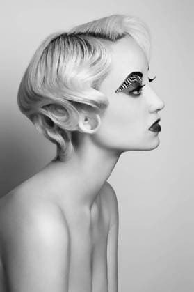 Creative Highlights Symbolfotos Black and white portrait of a woman with vintage hairstyle and dramatic makeup. krst00389 Copyright: xConnectxImagesx ,model released