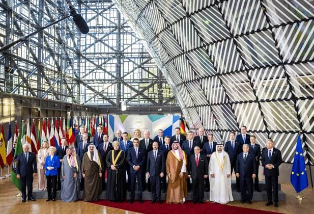 BRUSSELS - Prime Minister Dick Schoof poses with other EU and Gulf leaders for a group photo during the first summit between the European Union and the Gulf Cooperation Council (GCC). The summit provided an opportunity for the EU to get further acquainted with the GCC and its member states United Arab Emirates, Bahrain, Saudi Arabia, Oman, Qatar and Kuwait. ANP REMKO DE WAAL netherlands out - belgium out  Copyright: xx x511022374x originalFilename: 511022374.jpg