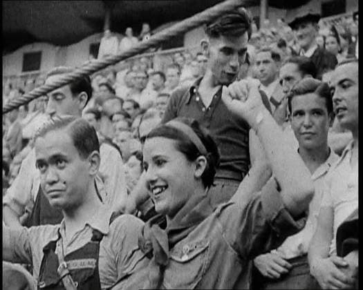 RECORD DATE NOT STATED Spectators at Bullring Cheering Parading Government Fighters, Including Woman With Raised Left Fist, 1937. Spanish Civil War. Spain s ...bullrings full of men and women lusting not for the blood of toros, but of the enemy . From Time To Remember - Sense Of Values, 1937 (Reel 2); documentary film about the events of 1937, war in the Far East, build up to war in Europe. Copyright:xBritishxPathexLtd HeritagexImagesxBritishxPathexLtdx IMAGO, ! ACHTUNG: AUFNAHMEDATUM GESCHÄTZT!  Copyright:BritishxPathexLtd HeritagexImagesxBritishxPathexLtdx IMAGO
