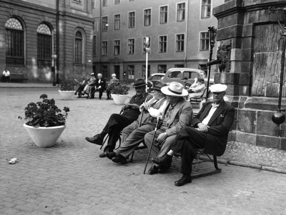 GAMLA STAN 550715 - Siesta pa Stortorget i Gamla Stan. STOCKHOLM SVERIGE PB-KOD:40 x40x *** GAMLA STAN 550715 Siesta at Stortorget in Gamla Stan STOCKHOLM SWEDEN PB KOD 40 x40x  Copyright: xBERTILxSTILLINGx GAMLA STAN