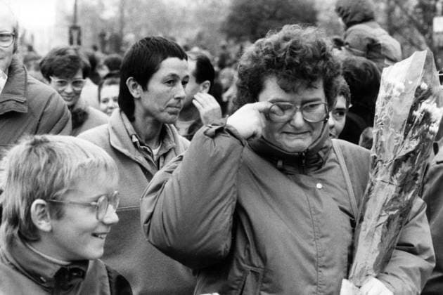 Berlin 1989-11-15 The fall of the Berlin Wall, the border opening. An emotional woman at the wall. Berlin GERMANY ttexport x53x *** Berlin 1989 11 15 The fall of the Berlin Wall, the border opening An emotional woman at the wall Berlin GERMANY ttexport x53x  Copyright: xSven-ErikxSjöberg DN TTx BERLIN