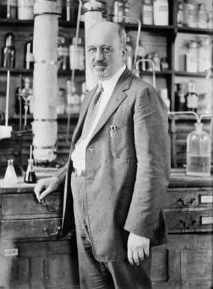 RECORD DATE NOT STATED Professor R.H. McKee, between c1910 and c1915. Shows Ralph H. McKee who was a professor of chemical engineering at Columbia University who specialized in applied organic chemistry. Copyright:xHeritagexArt HeritagexImagesxBainxNewsxServicex IMAGO, ! ACHTUNG: AUFNAHMEDATUM GESCHÄTZT!  Copyright:HeritagexArt HeritagexImagesxBainxNewsxServicex IMAGO