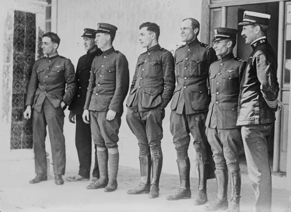 RECORD DATE NOT STATED Admiral Jackson & Crew of NC-4, 1919. Shows crew members of the Navy-Curtiss Flying Boat NC-4 which flew the first trans-Atlantic flight in 1919. From left to right: Lieutenant Elmer F. Stone of the U.S. Coast Guard; Chief Petty Officer Eugene C. Rhoads of the U.S. Navy; Lieutenant Walter Hinton of the U.S. Navy; Ensign Herbert C. Rodd, a radio operator in the U.S. Navy; Lieutenant James Lawrence Breese, Jr.(1884-1959); Admiral Albert Cushing Putty Read (1887-1967) and Admiral Richard Harrison Jackson (1866-1971). Copyright:xHeritagexArt HeritagexImagesxBainxNewsxServicex IMAGO, ! ACHTUNG: AUFNAHMEDATUM GESCHÄTZT!  Copyright:HeritagexArt HeritagexImagesxBainxNewsxServicex IMAGO